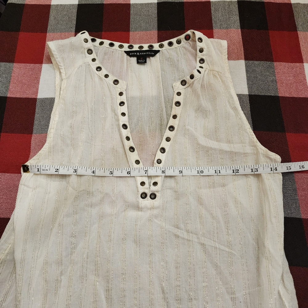 Rock & Republic Sleeveless Grommet V‑Neck Blouse – Size S - Picture 13 of 14